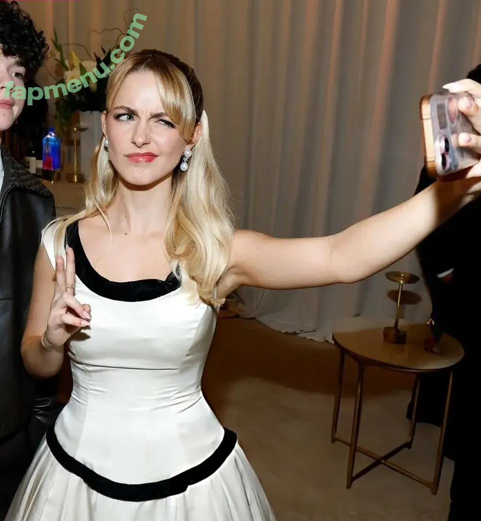 Mckenna Grace nude photo #0645 (mckennagrace / mckennagraceful)