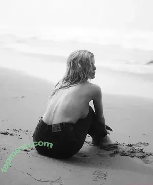 Mckenzie Hewson / mckenzierose21 / mckenzierosehewson nude photo #0108