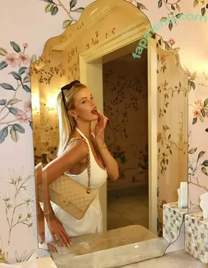 Mckenzie Hewson / mckenzierose21 / mckenzierosehewson nude photo #0207