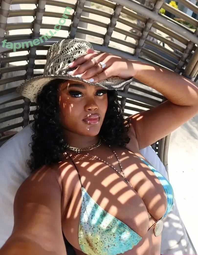 Medina Imani nude photo #0010 (aquafinadinaaa / medinaimani_)