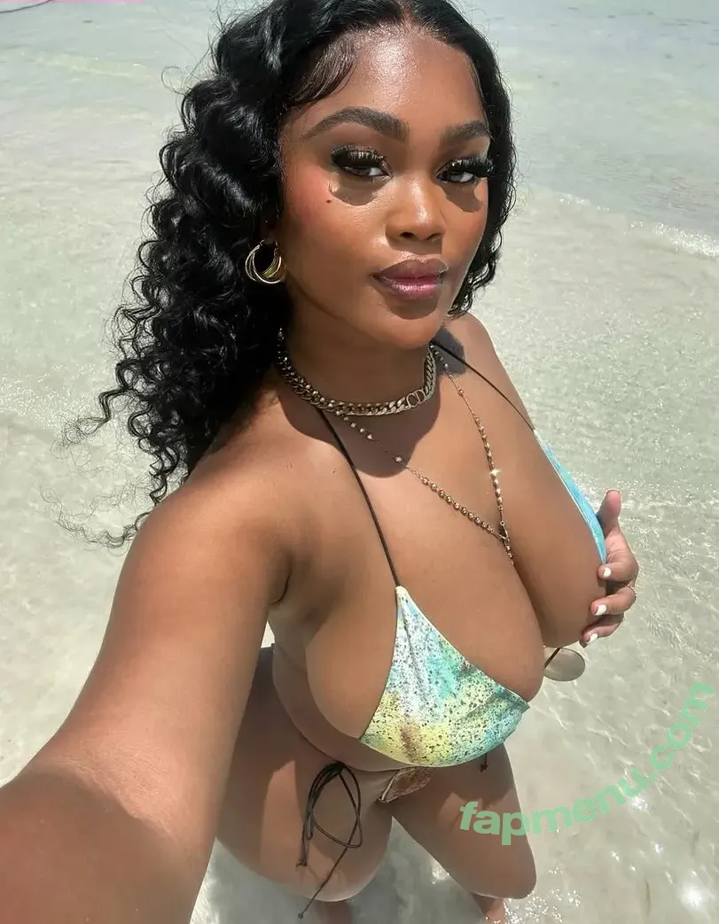 Medina Imani nude photo #0014 (aquafinadinaaa / medinaimani_)