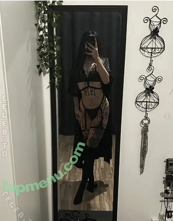 Medusha nude photo #0010 (StandrdAssiGirl / anna.hoelzler / annahoelzler)