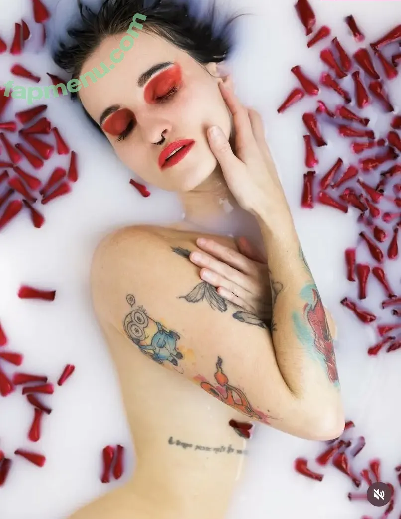 Meeldiablesse nude photo #0007 (ptitbout.defemme)