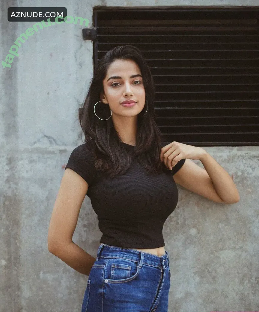 meenakshichaudhary nude photo #0001 (meenakshichaudhary)
