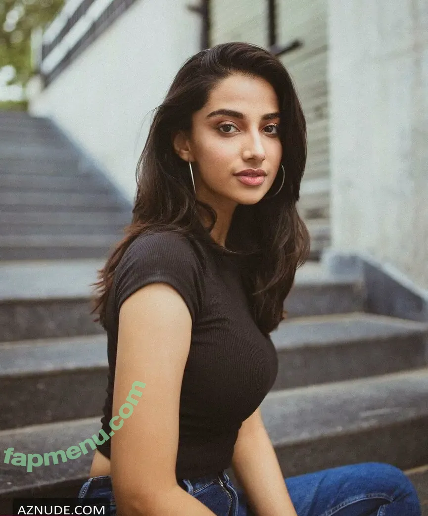 meenakshichaudhary nude photo #0014 (meenakshichaudhary)