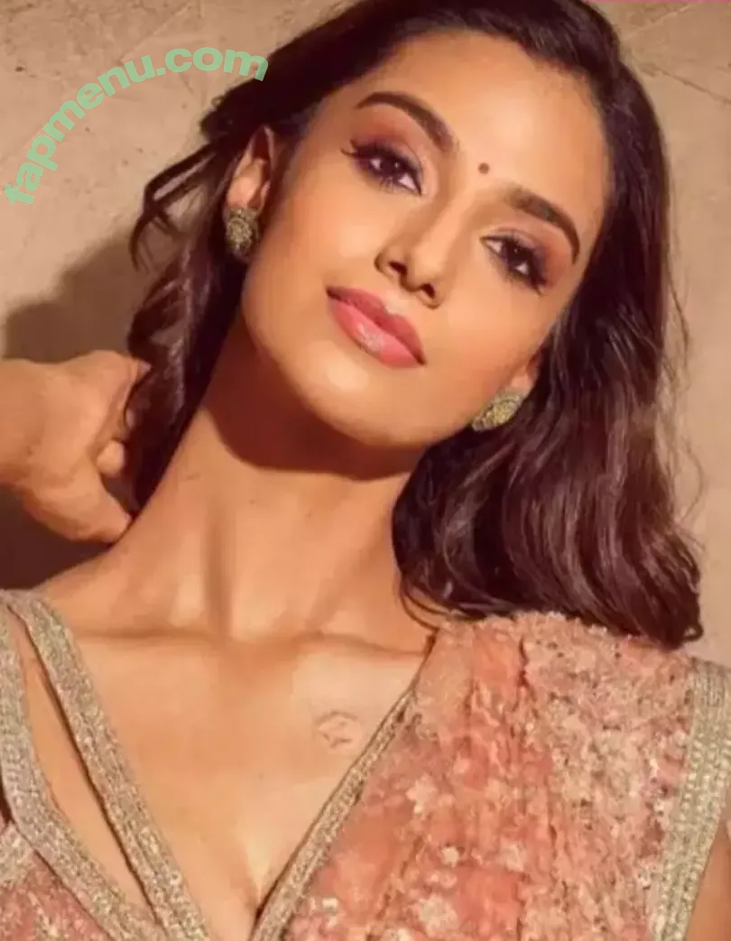 meenakshichaudhary nude photo #0021 (meenakshichaudhary)