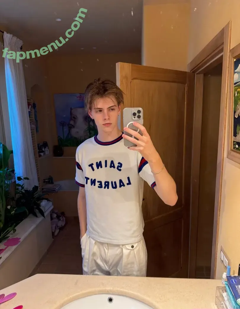 meepicboy nude photo #0099 (meepicboy)