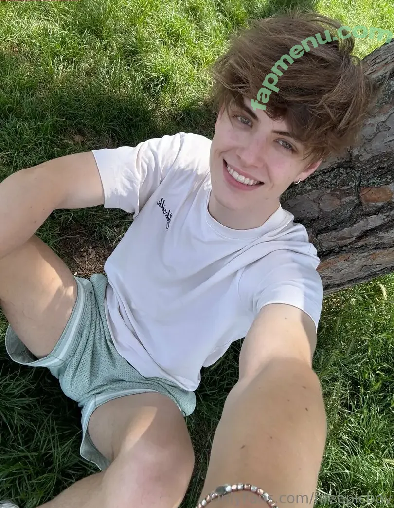 meepicboy nude photo #0102 (meepicboy)