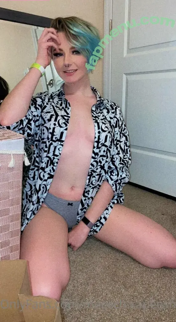 meesch.kapeesh nude photo #0003 (nimbus_thehuskycloud)
