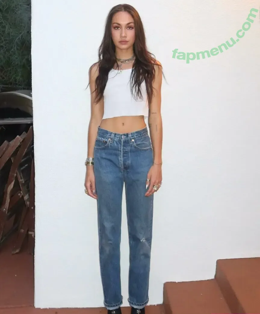 Meg DeLacy nude photo #0033 (megdelacy)