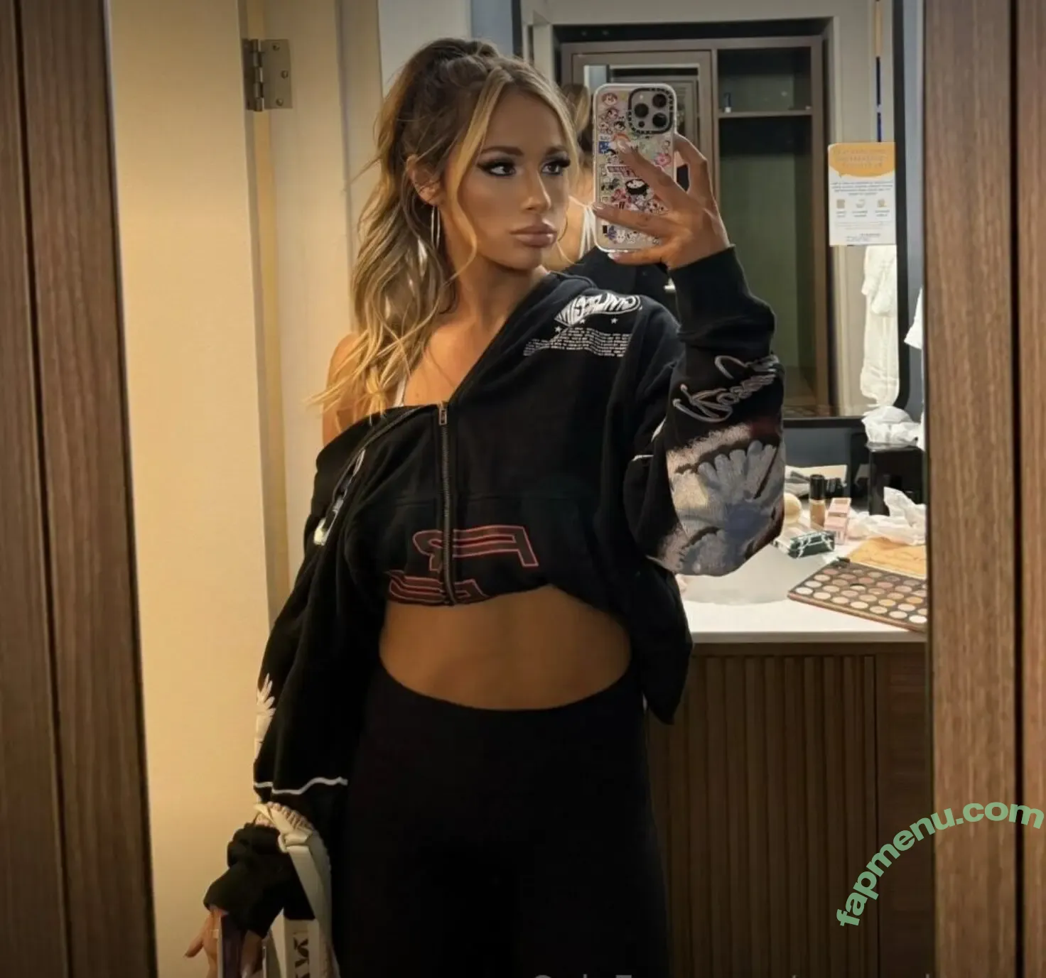 Megan Bayne nude photo #1447 (meganbayne / themeganbayne)