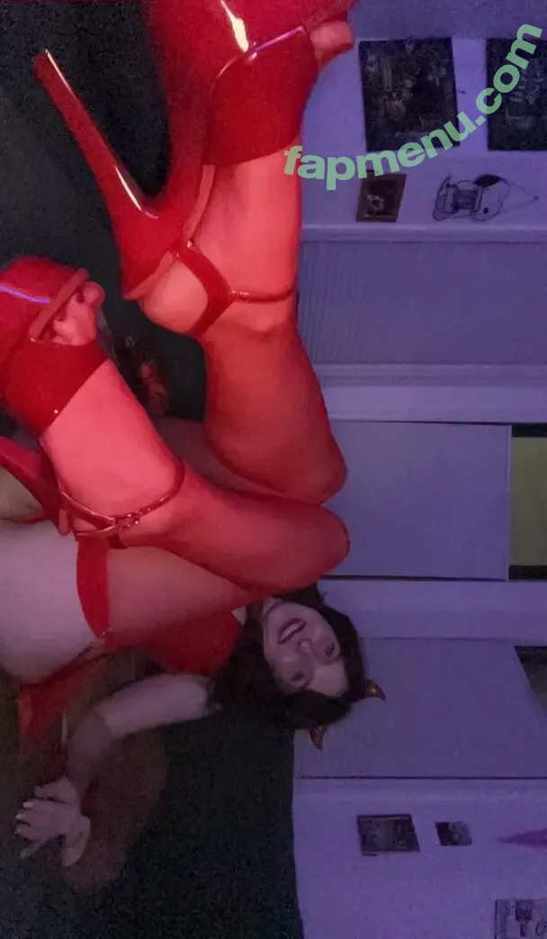 Megan Bitchell nude photo #1103 (MeganBitchell / lucyskyes / megan.bitchell / megbitchell)