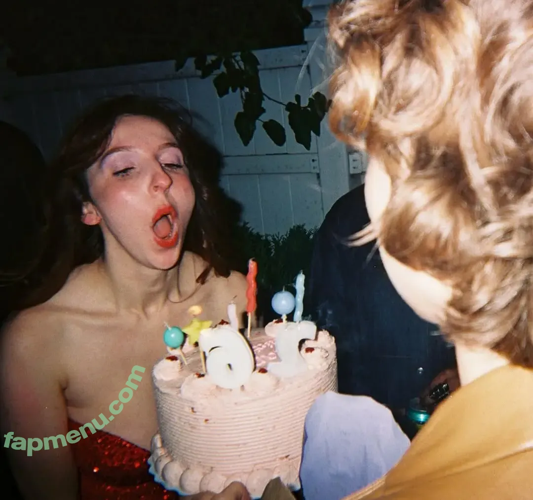 Megan Bitchell nude photo #1112 (MeganBitchell / lucyskyes / megan.bitchell / megbitchell)