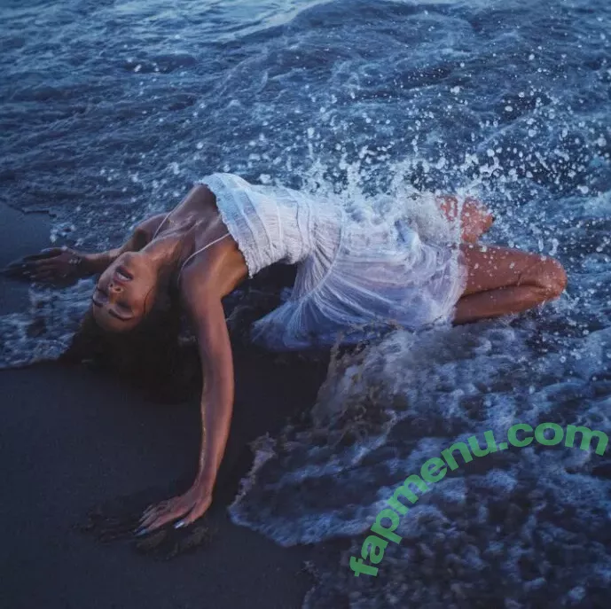 Megan Fox nude photo #1989 (fatmeganfox / meganfox)