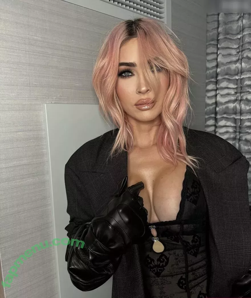 Megan Fox nude photo #1999 (fatmeganfox / meganfox)