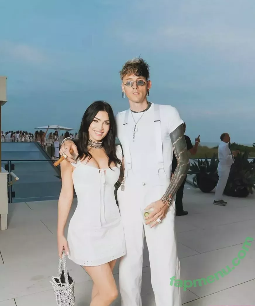 Megan Fox nude photo #2039 (fatmeganfox / meganfox)