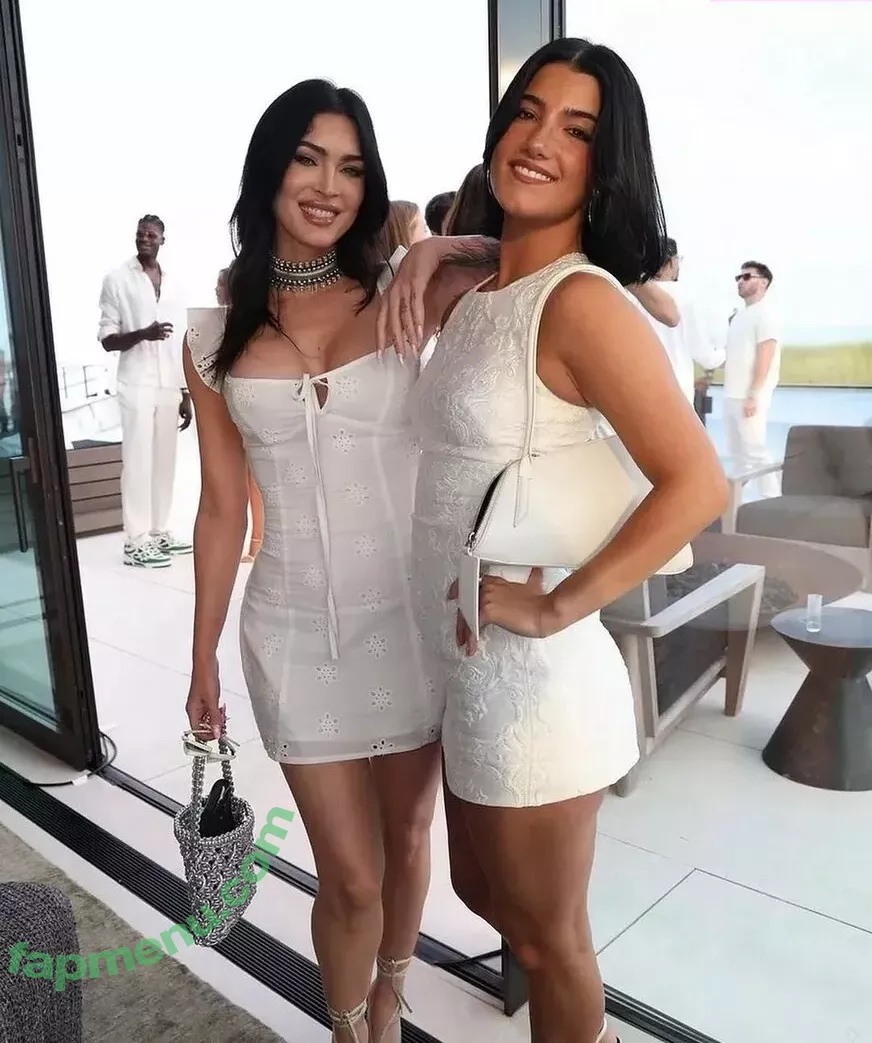 Megan Fox nude photo #2041 (fatmeganfox / meganfox)