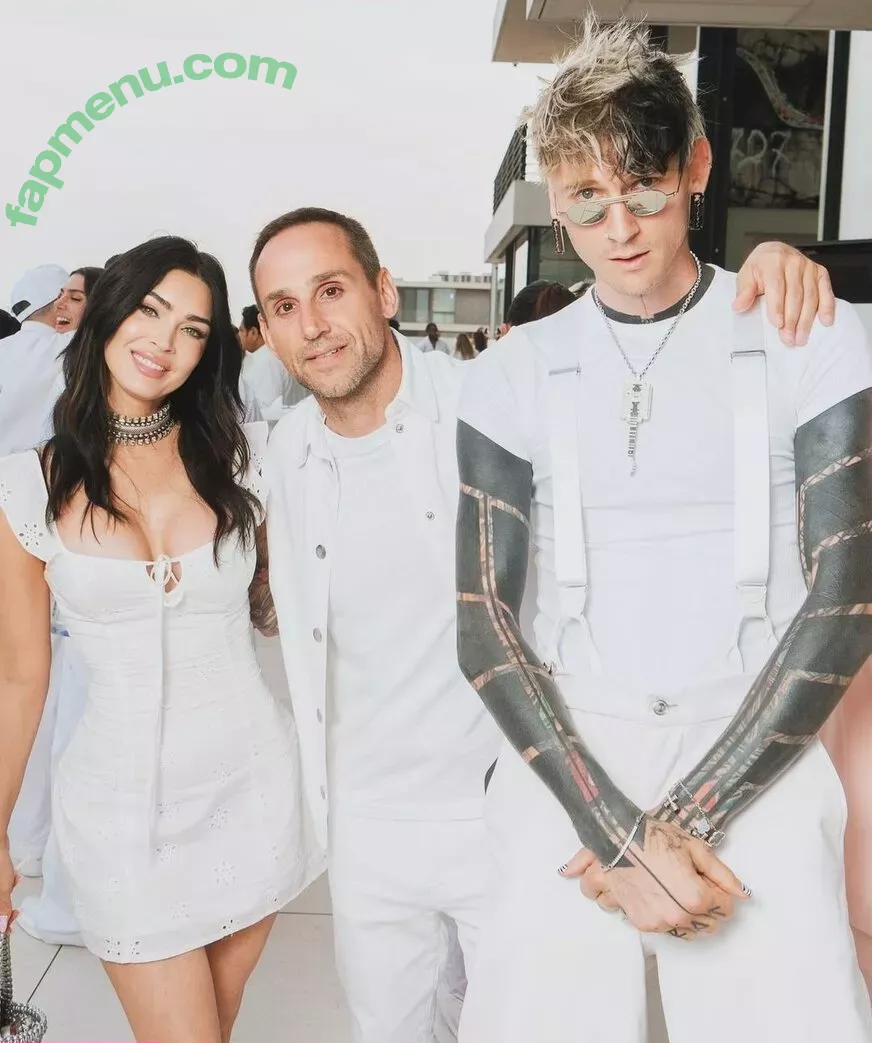 Megan Fox nude photo #2042 (fatmeganfox / meganfox)