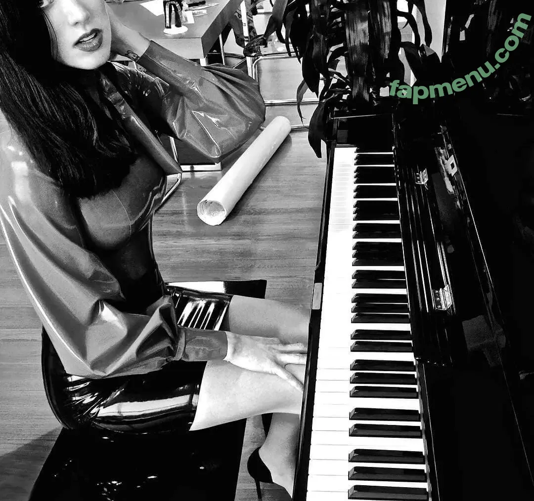 Megan Louise nude photo #0056 (Desire (desire_musicofficial / desire_musicofficial)