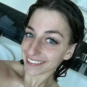 Megan McCarthy / meghanwmccarthy / megmariiee nude photo #0004