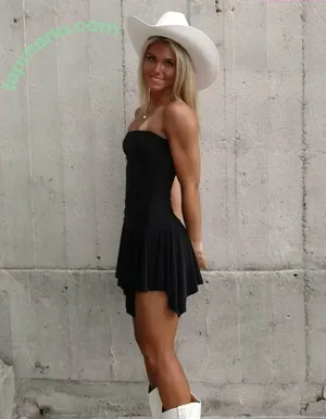 Megan Morneau / megan.morneau nude photo #0016