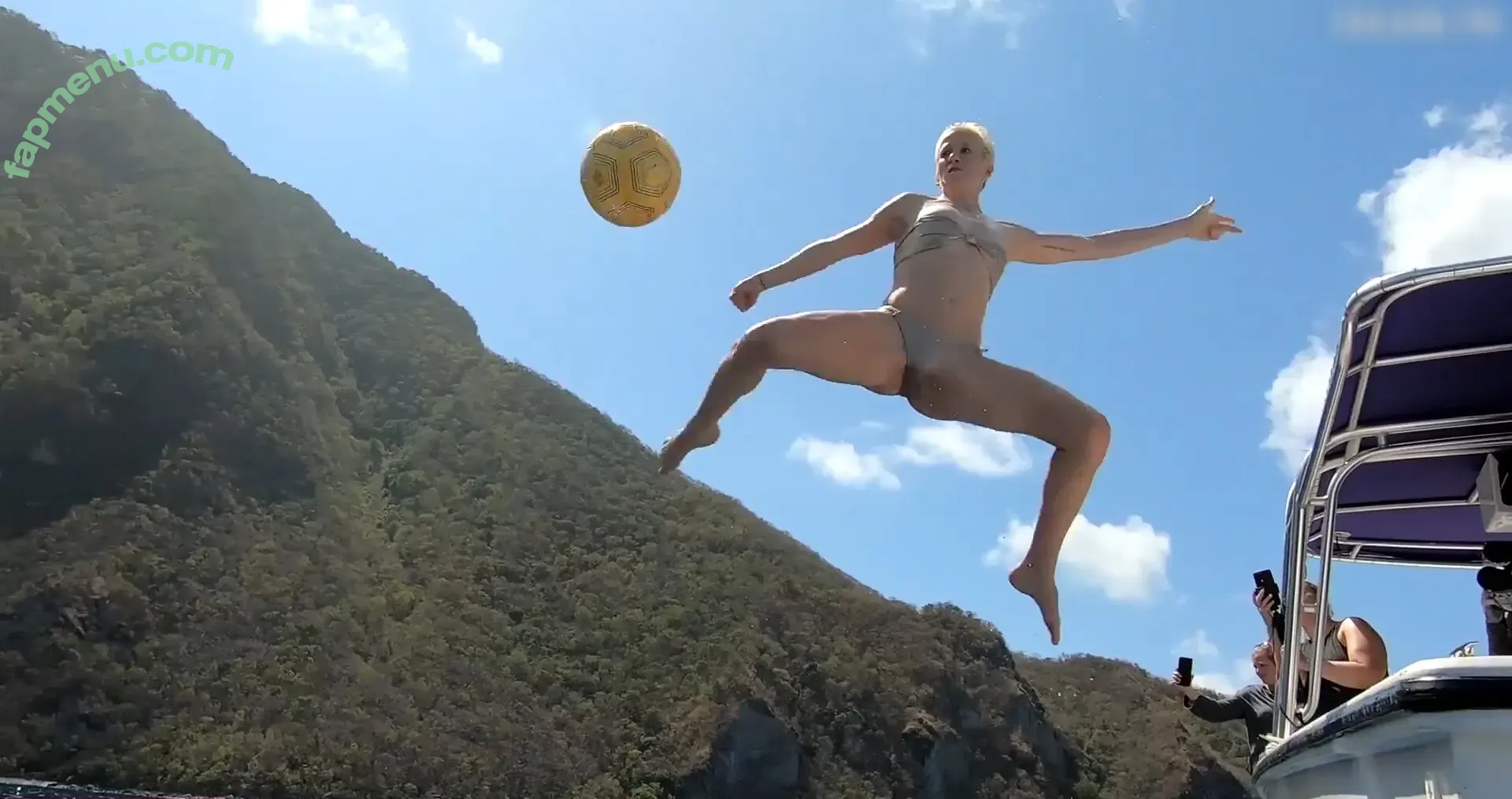 Megan Rapinoe nude photo #0047 (American soccer player / mrapinoe)
