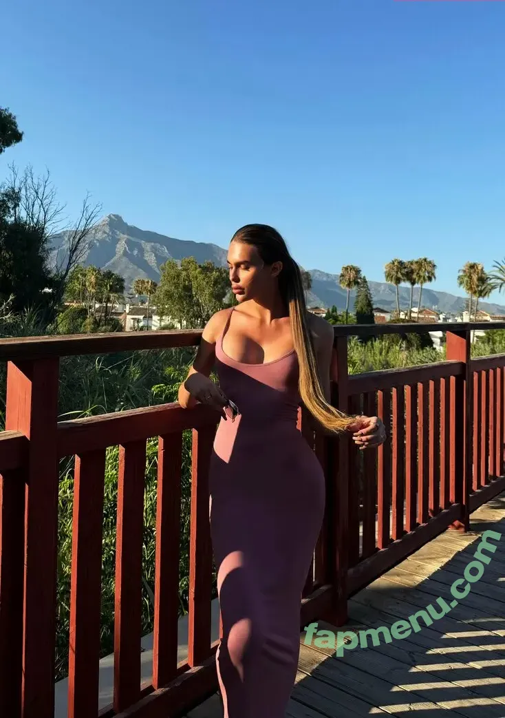 megan_ts_grl nude photo #0059 (megan_ts_grl)