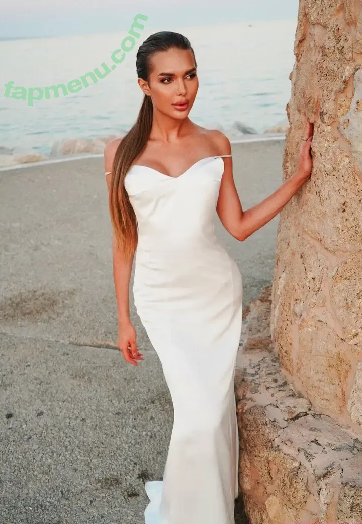 megan_ts_grl nude photo #0062 (megan_ts_grl)