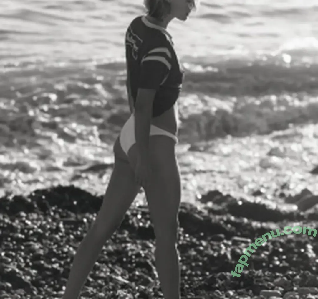 Megan Williams nude photo #0031 (meg.williams / meganmayw / meganwilliamsx)