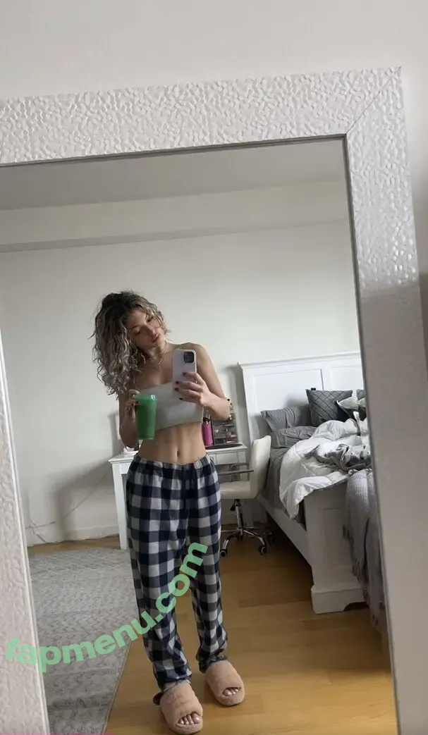 Meganeugenio nude photo #0002 (Meganeugenio)