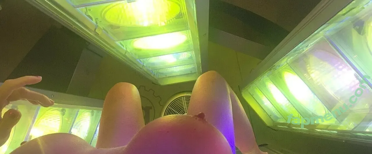 meganrenae69 nude photo #0017 (meganrenae69)