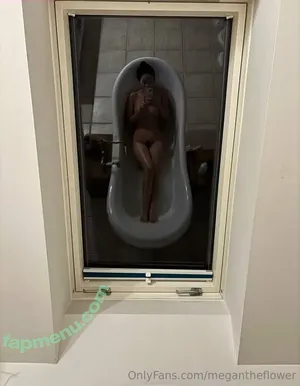 megantheflower / megan_the_flower nude photo #0252