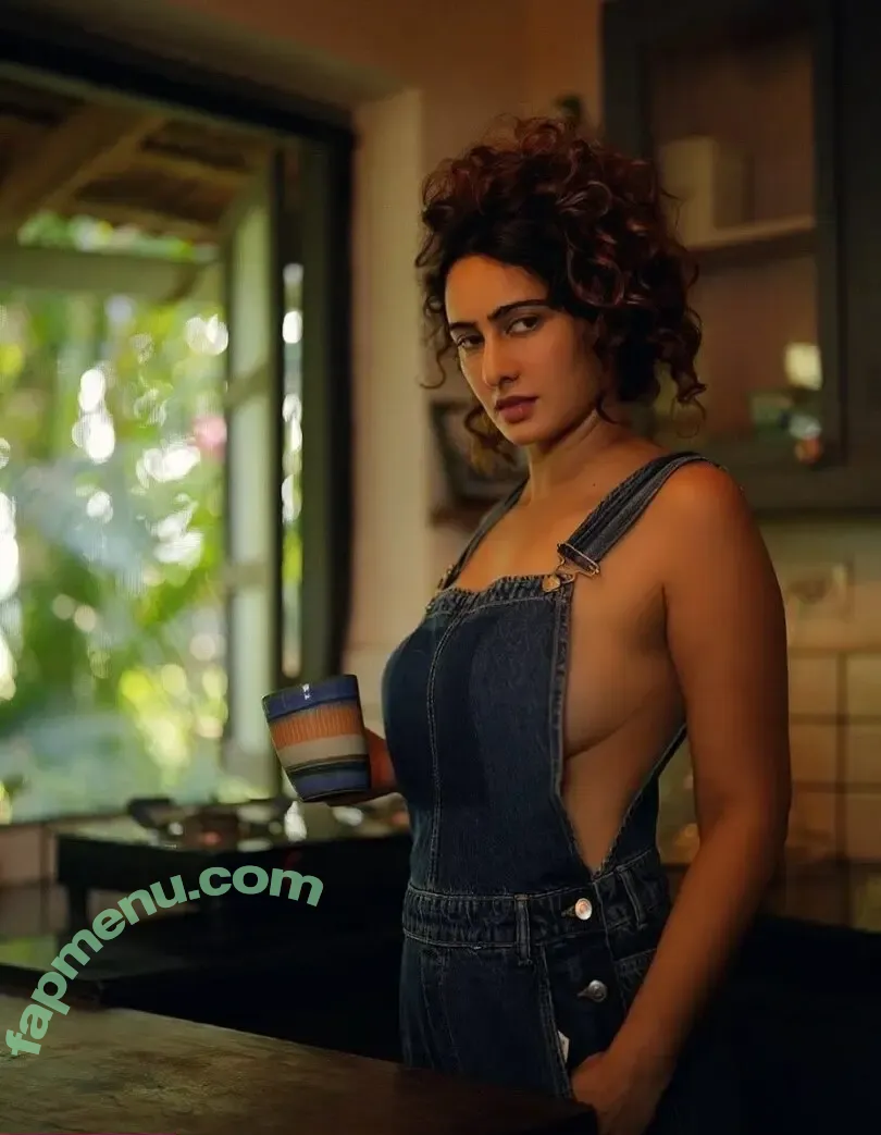 Megha Shukla nude photo #0196 (megha8shukla)