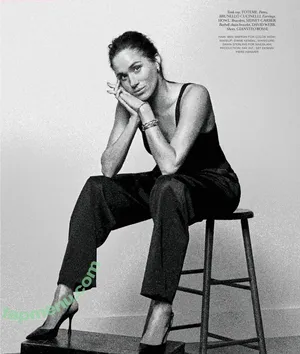Meghan Markle / royalfamily / sussexroyal nude photo #0287