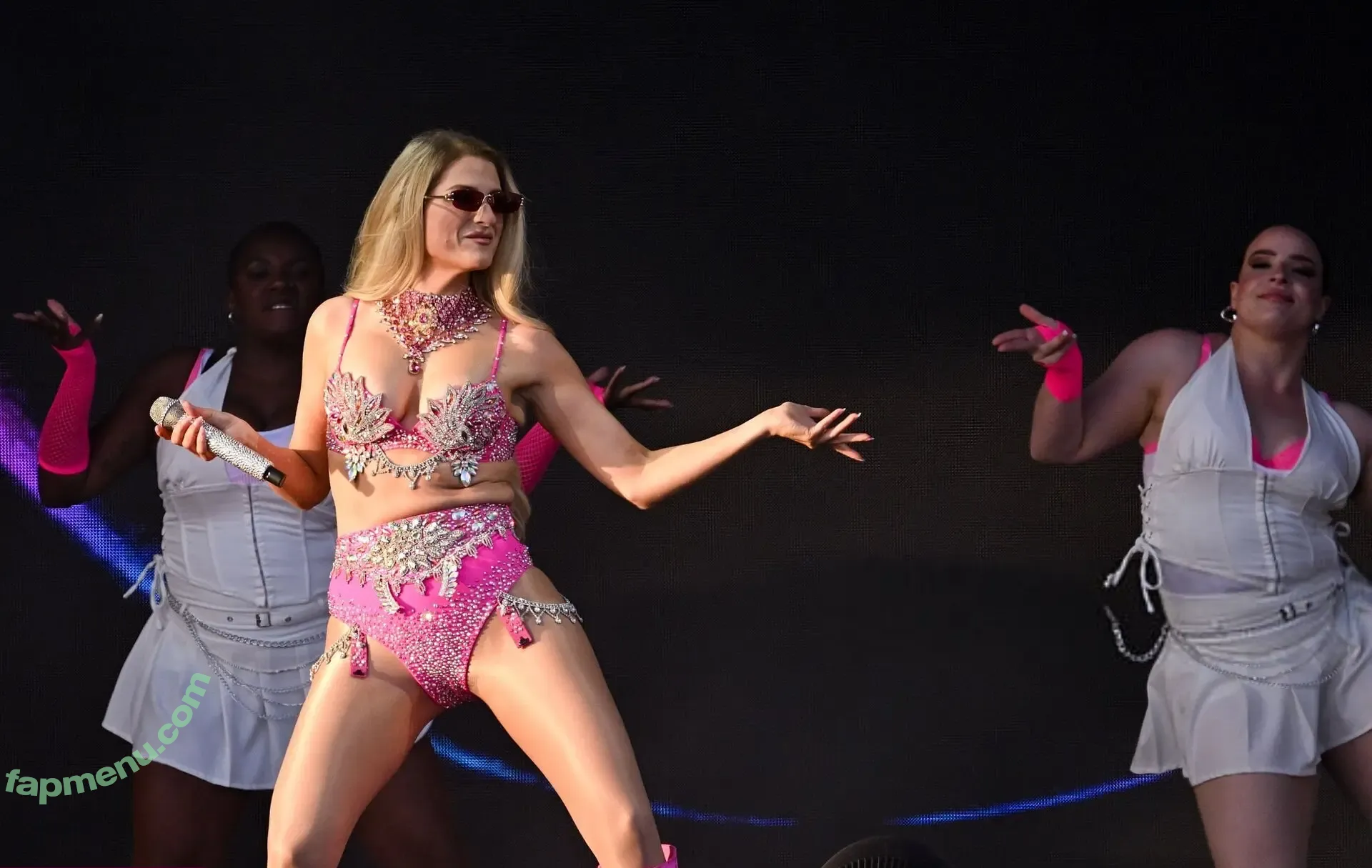 Meghan Trainor nude photo #0345 (chaoticd / meghantrainor)