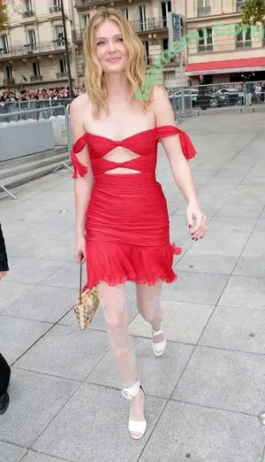 Meghann Fahy nude
