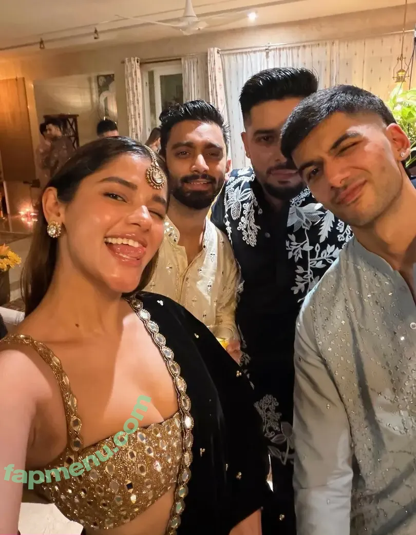 Meghna Kaur nude photo #0433 (shetroublemaker)