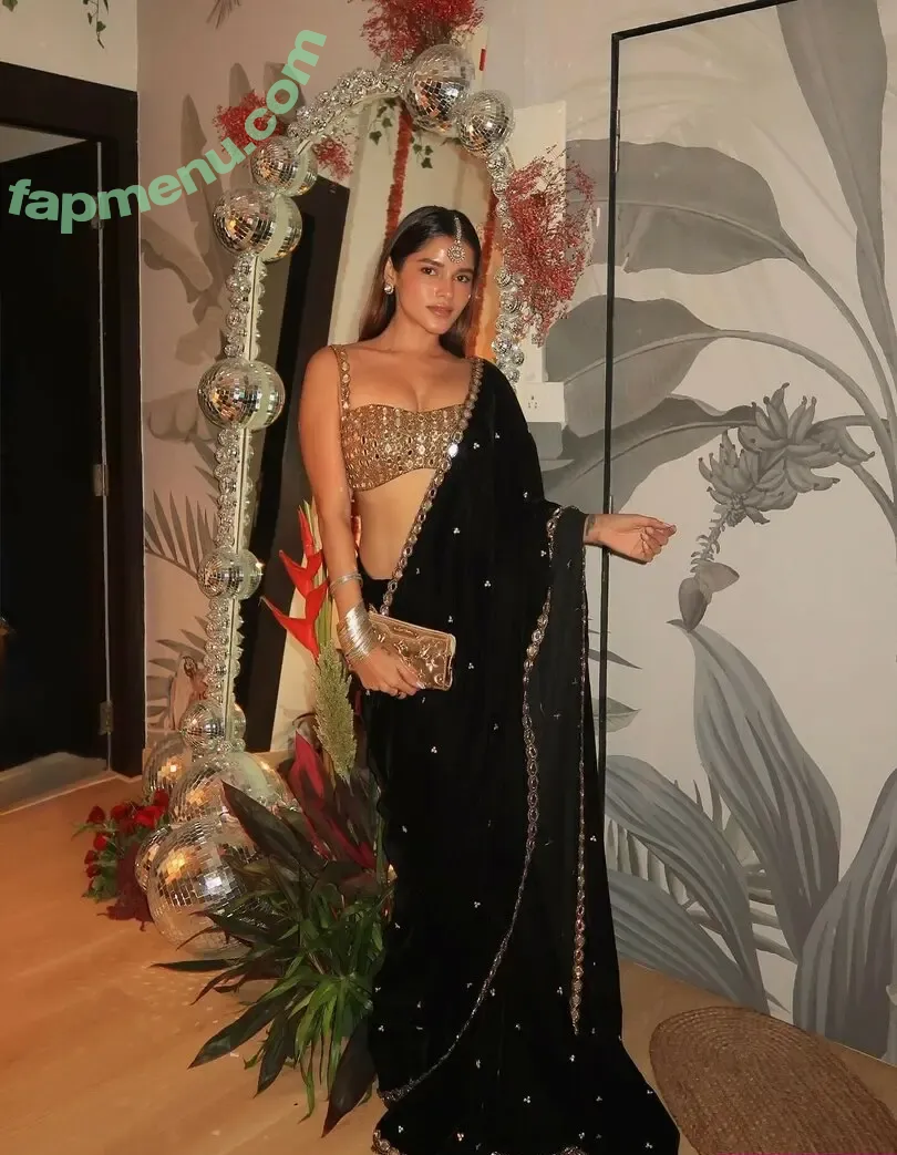 Meghna Kaur nude photo #0434 (shetroublemaker)