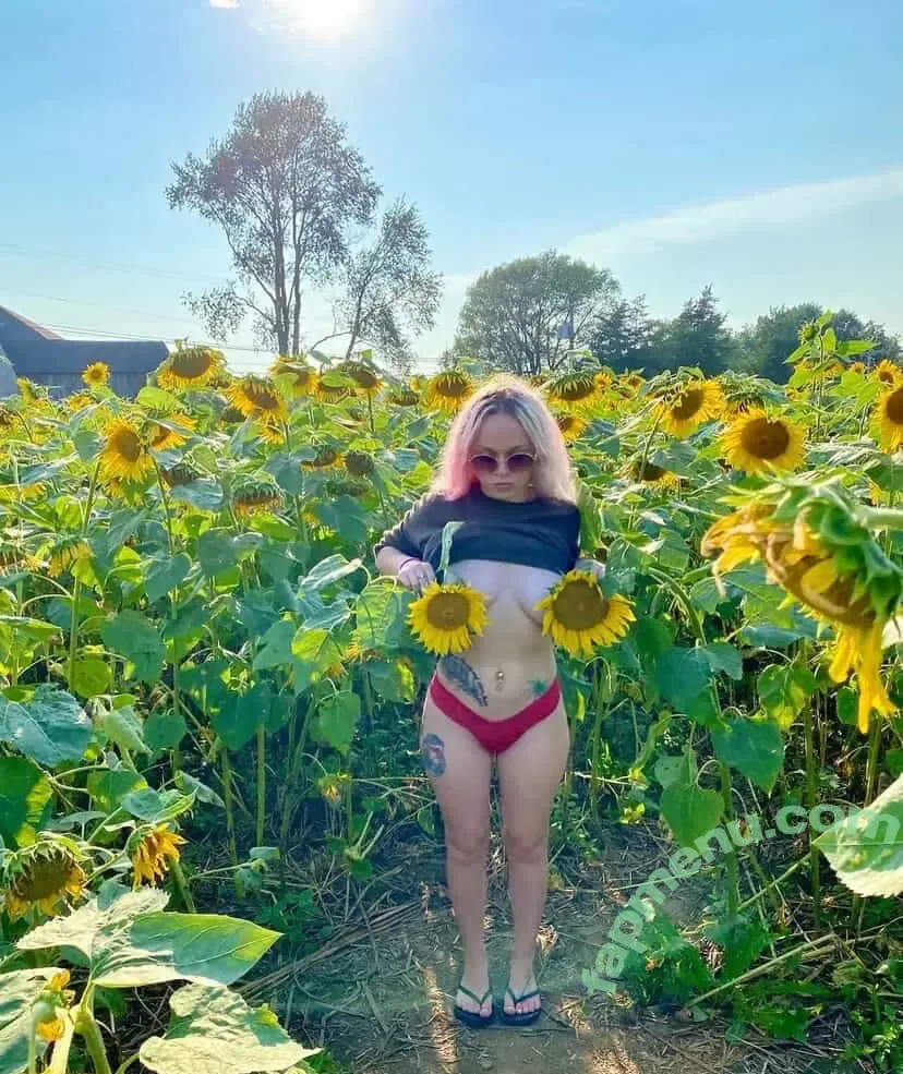 megsnotdead nude photo #0029 (Megs__Dead / megsn0tdead / notmegsdead)