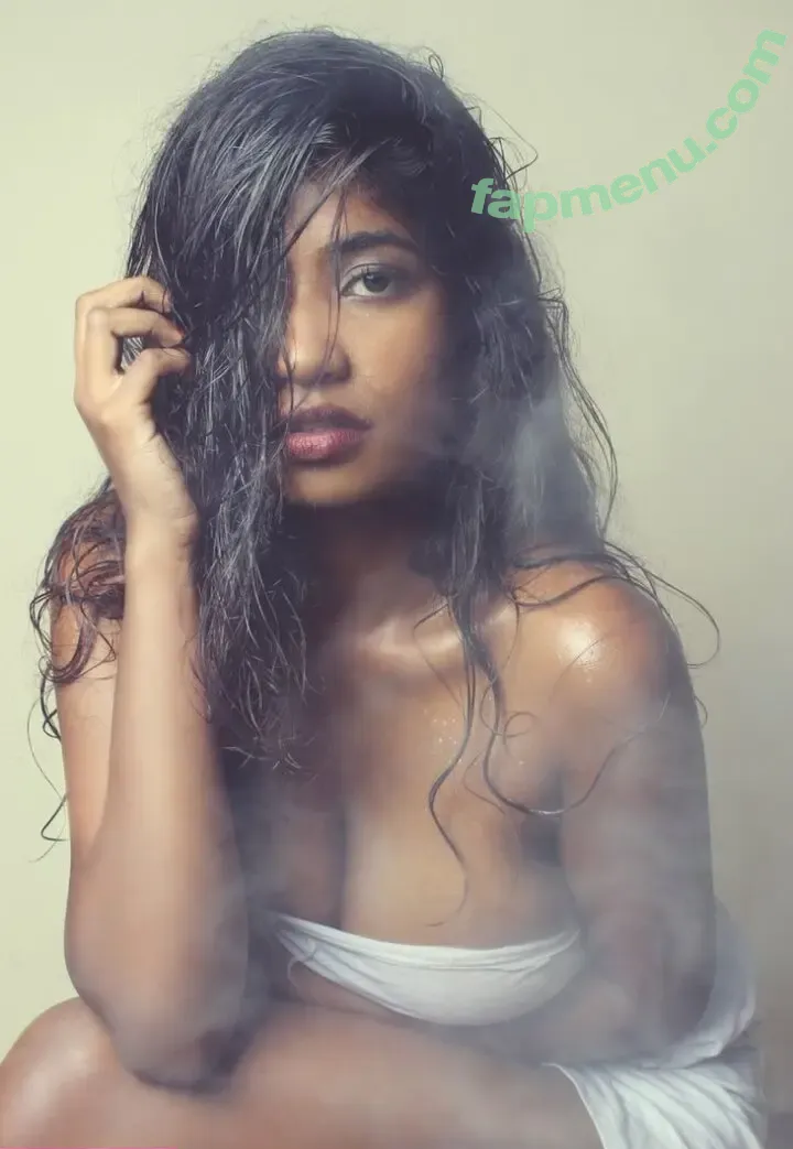 Mehek Malhan nude photo #0003 (mehekmalhan)