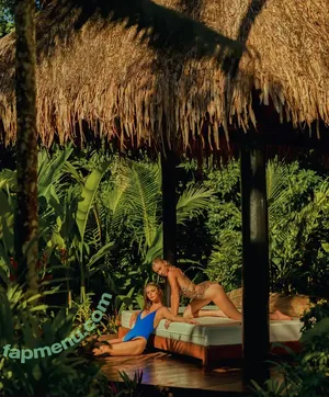 Meika Woollard / meikawoollard nude photo #0555