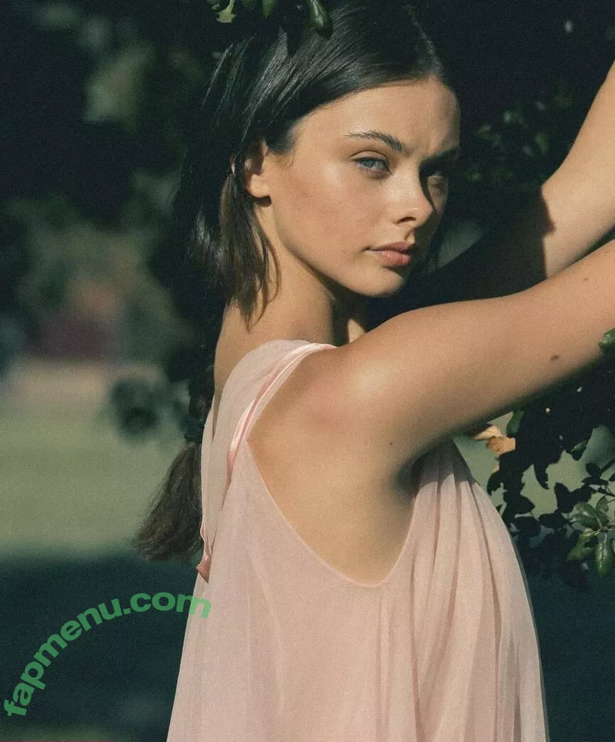 Meika Woollard nude photo #0005 (meikawoollard)