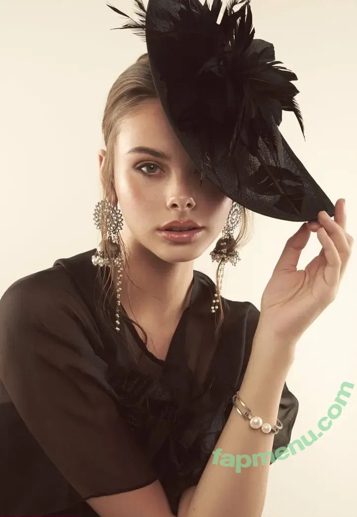 Meika Woollard nude photo #0383 (meikawoollard)