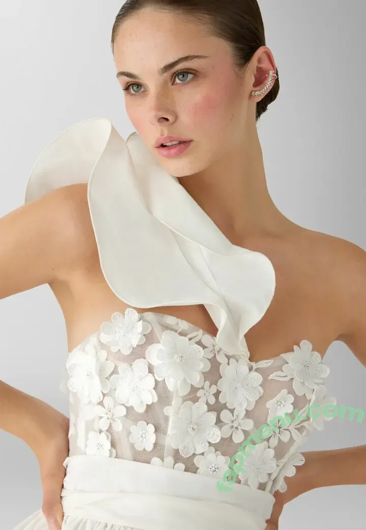 Meika Woollard nude photo #0402 (meikawoollard)