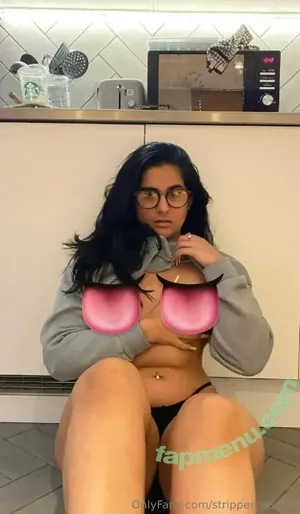 Mel Farahmand / strippercoochie / thestripperml nude photo #0085