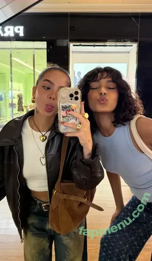 Mel Maia / Dezoitou / mel_maia / melissamelmaia nude photo #1051