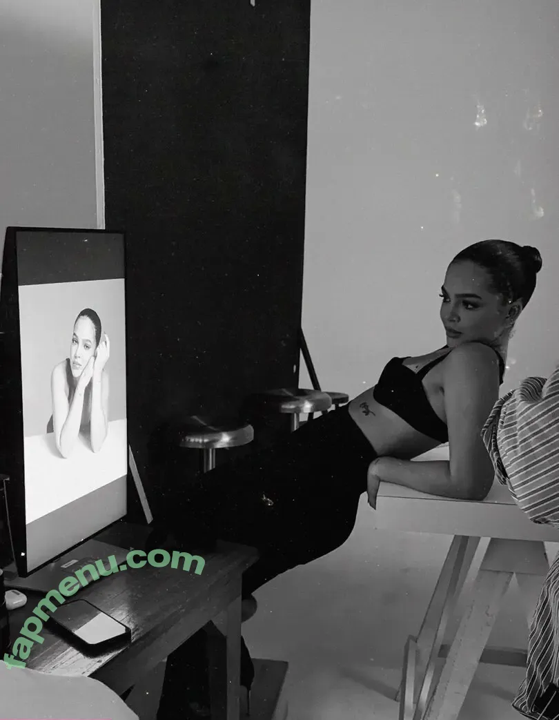 Mel Maia nude photo #1070 (Dezoitou / mel_maia / melissamelmaia)