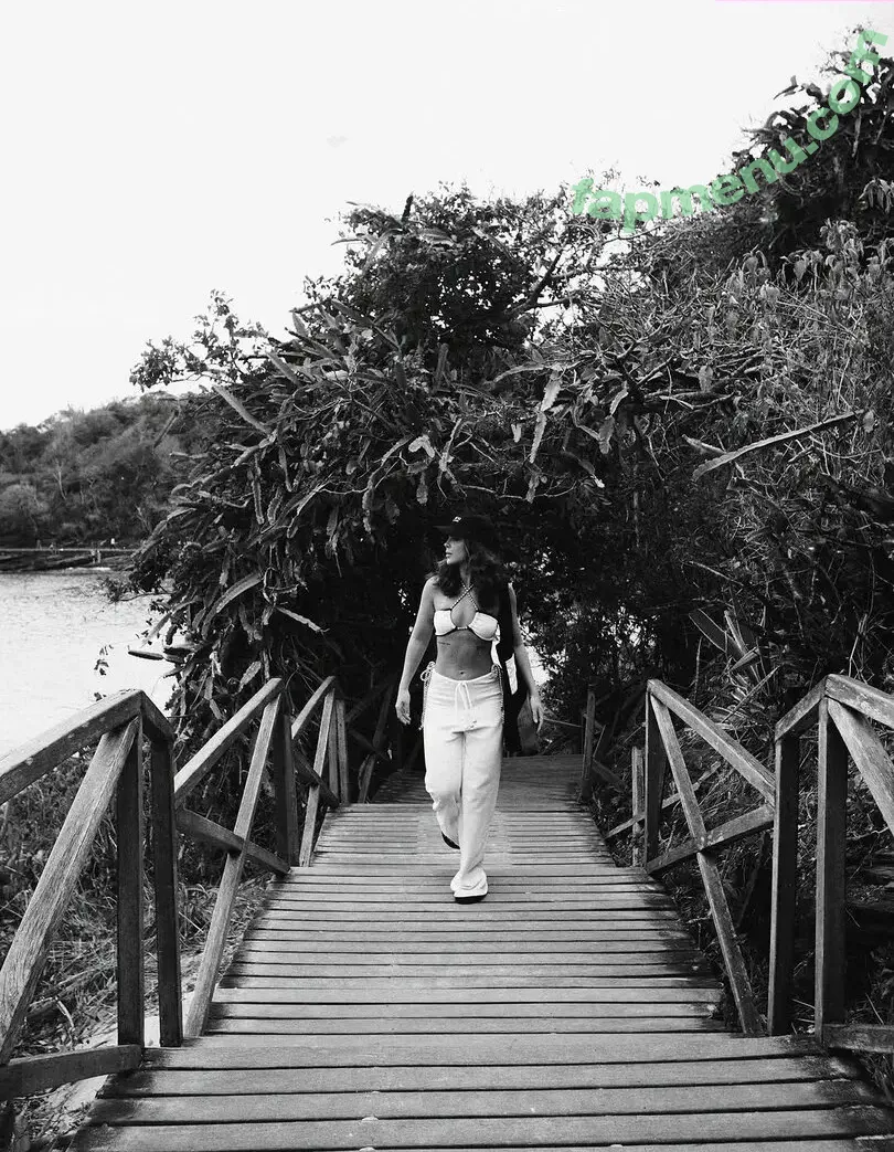 Mel Maia nude photo #1166 (Dezoitou / mel_maia / melissamelmaia)