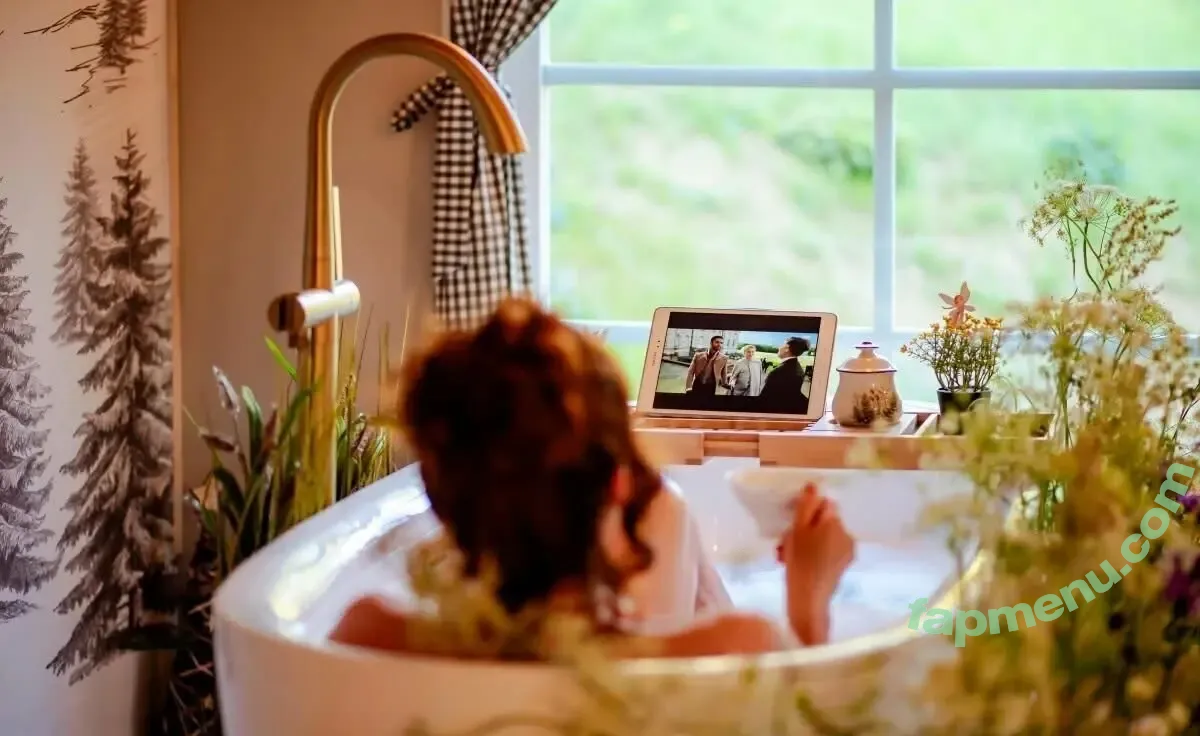 melanianew nude photo #0216 (melanianews)