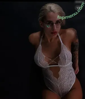  nude photo #0004